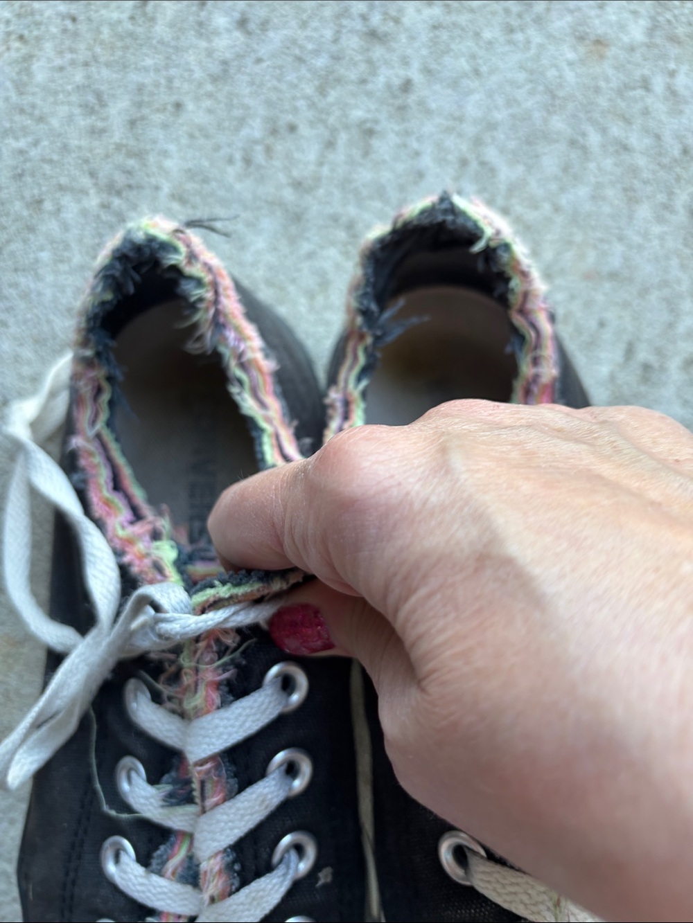 Converse Black Canvas LowTop Women's Sneakers with Frayed multi color Trim 7m/9w - Picture 5 of 9